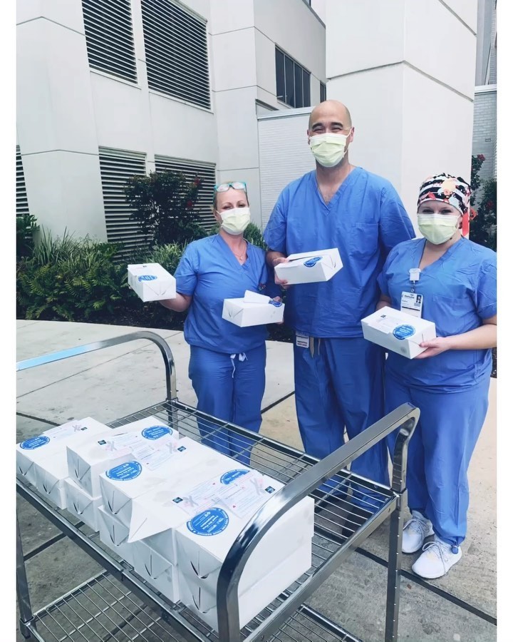 Lunch on Thursday for the Heroes of Methodist Hospital in San Antonio @methodisthealthcaresa! •
•
Thursday’s Lunch Donation - 45 dinner boxes with Fried Chicken, Mashed Potatoes, Green Beans, and a Biscuit, and from the amazing Earl Abel’s @earlabels_restaurant! •
•
#Coronavirus #COVID19 #ThanksHealthHeroes #HeroesOfCOVID #Texas #SanAntonio #MethodistHospital #Frontline #Heroes #HealthcareHeroes #EarlAtThePearl