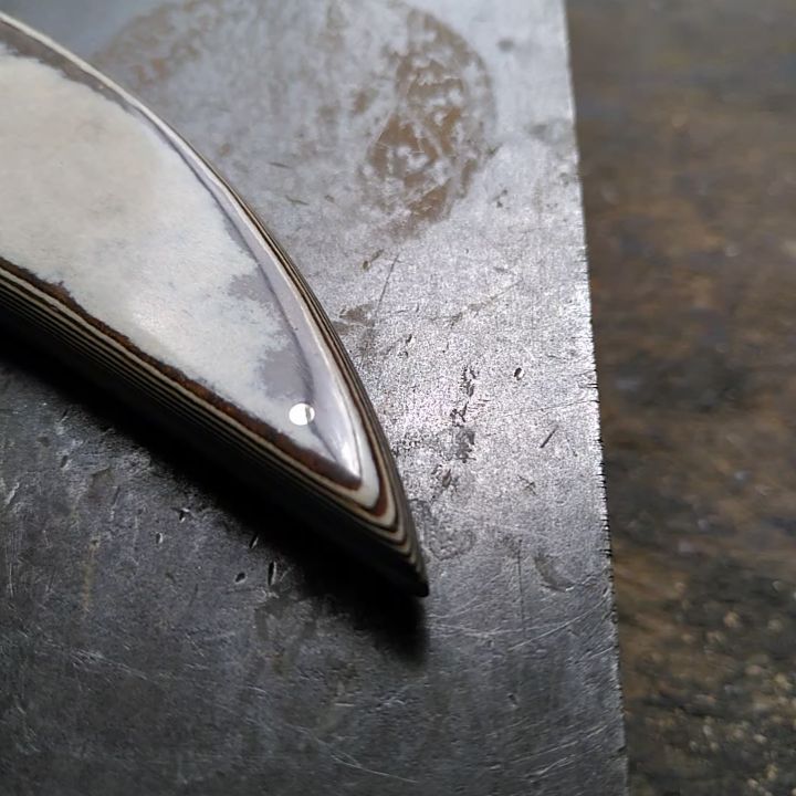 Puck en Paperstone, lame inox