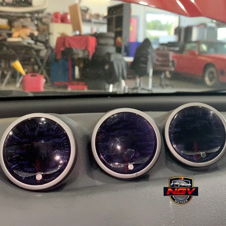 I sent this video to the customer right after I installed the gauges on his car. Perfect for the track!! I also work on other vehicle brands when high quality work is needed. @prosportgauges #trackday #racecars #rx8