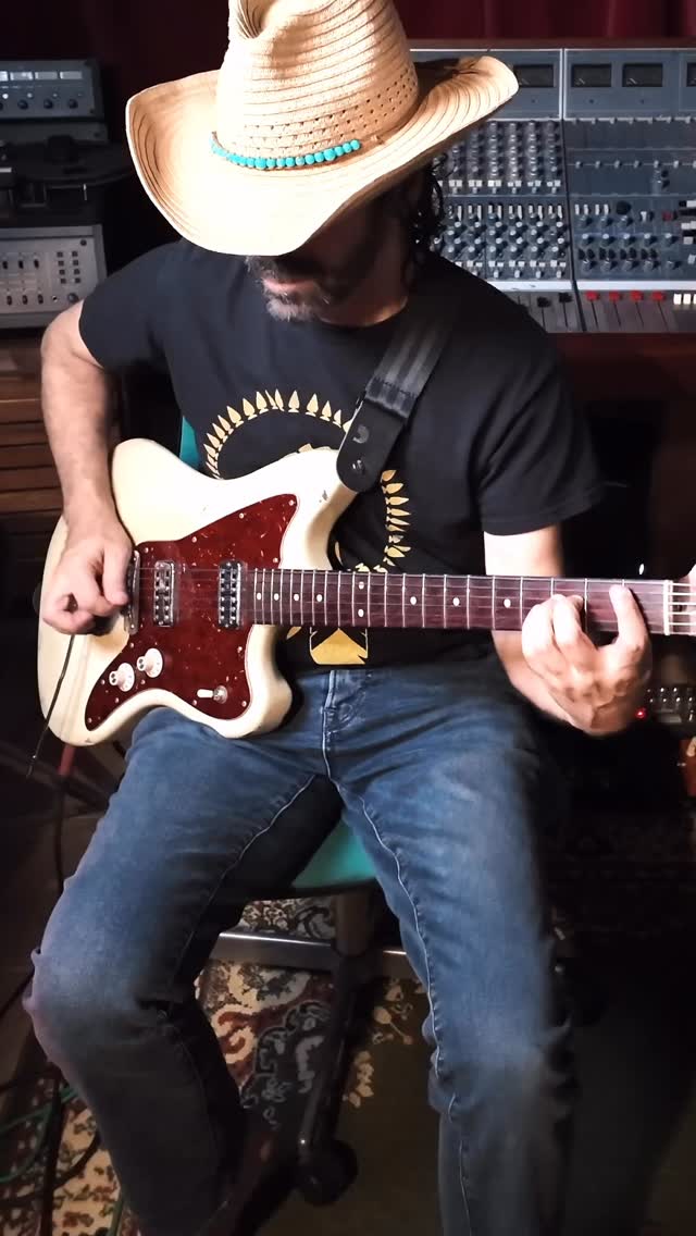 New Gitkin X 13th Ward Social Club collab “The Legend Of Fra Diavolo” out on all platforms.
Link in bio