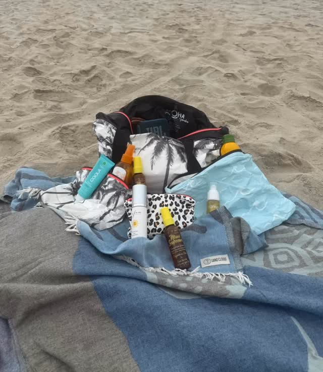 Meet my beach friends 🌺
This is only a small of my @alohacollection The rest are ready for travel. Great place to take sunscreen in one bag, @thewetbrush untangled leave in @kevin.murphy in another bag and all the rest of your goodies in your favorite day tripper. Don’t forget your @jblaudio #universityheightssd #theparksalonsd #sandiegostylists #alohacollection #jblaudio #abcstoreshawaii