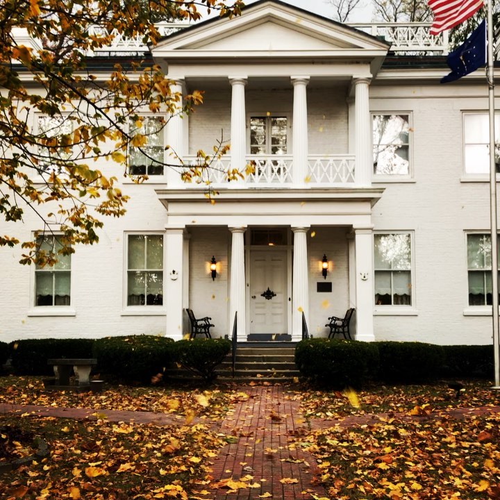 Imagine this, at one point in time the trees were so thick you could barely see Lane Place from the street 🍂
#laneplace #uniquelymoco #historichousemuseum #crawfordsvilleindiana #fall #windy