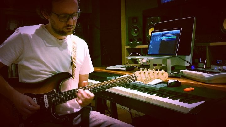 Provocative #makingof : Listen to the full version at our Youtube channel. #rgxproductions #logicpro #logicprox #fenderstratocaster #musicproduction #guitar #blues #guitarmylife #pickupjazz #guitarplayerbr #guitardaily @ricardo_m_gomes #talentedplayerz