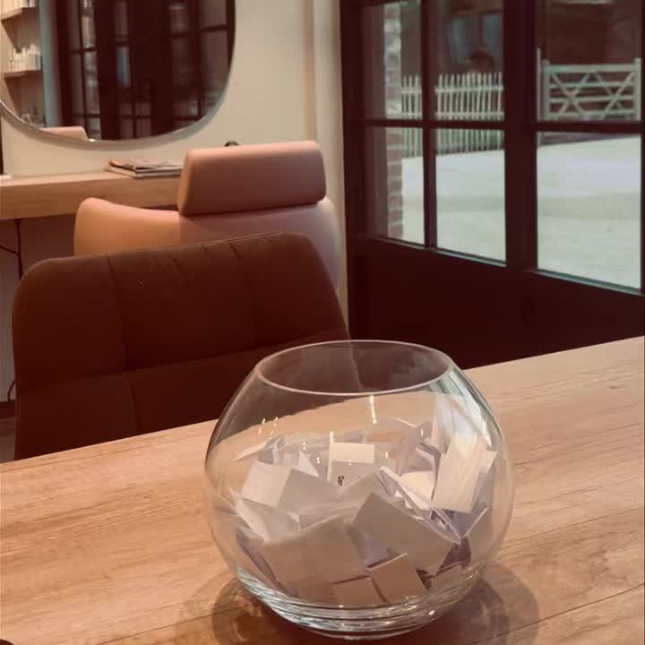 Bedankt voor een geweldige opening! 🎉
De opening is al een week geleden, en we willen iedereen bedanken die is langsgekomen! Jullie steun betekent enorm veel voor ons.
Tijdens de opening konden bezoekers meedoen om een Skinstation Oxy+ behandeling te winnen. De winnaar is… nathalieghekiere! 🎊 Gefeliciteerd! We nemen snel contact met je op.
Nogmaals bedankt, en we zien jullie graag snel terug in ons salon!
Liefs,
Bella Donna 🤎