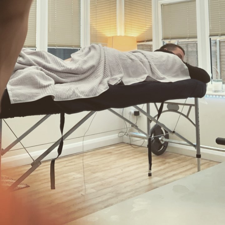 Lower body work with @theorushton realising tightness and niggles from his long distance running he’s been doing while gyms have been shut.
If your struggling with any injuries, pain or just general tightness get in contact
Farnham/Aldershot based
#massage #sportsmassage #injury #musclerelease #sports #running #tightness #sportstherapy #sportstherapist #massagetherapy #massagetherapylife