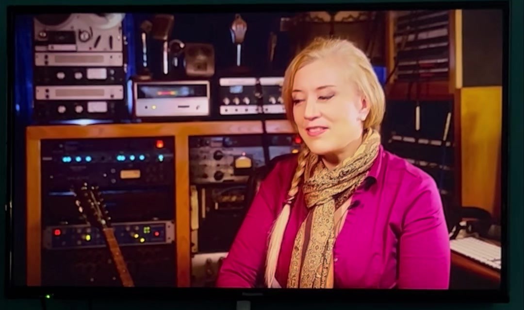 As you do 😂 love this lady so much sylvia_massy #genius
#musicstudio #soundproduction #makingmusic #musicproducerlife #engineer #millermusic #musicproducer #musicproduction #producer #recordingstudio #sound #singersongwriter #paisley #pro #tracking #mixer #renfrewshire #drumtracking #recording #lol