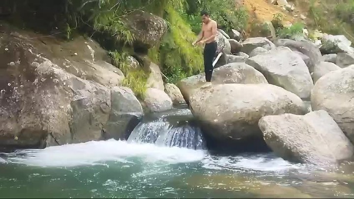 Dive into serenity! 🌊✨ Enjoy a unique river diving experience right outside La Casa Abajo—perfect for nature lovers and adventure seekers!
#ReservaLasCorrientes #Reserva #Hotel #Staycation #Finca #Naturaleza #Antiquioa #medellin #Colombia #DigitalNomad