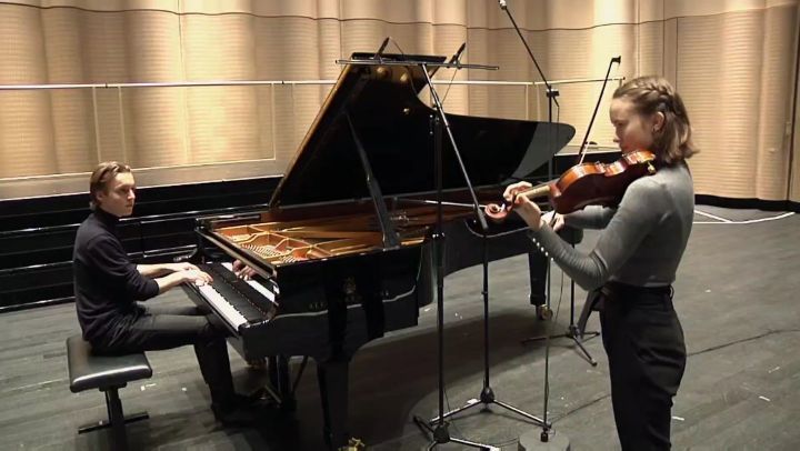 A bit of Beethoven's sunny G major violin sonata no. 8 for Mother's Day! You can listen to the whole first movement on my YouTube channel (link in bio).
@kamilia_boris
@zhdkmusic
#zhdkdiplomas21