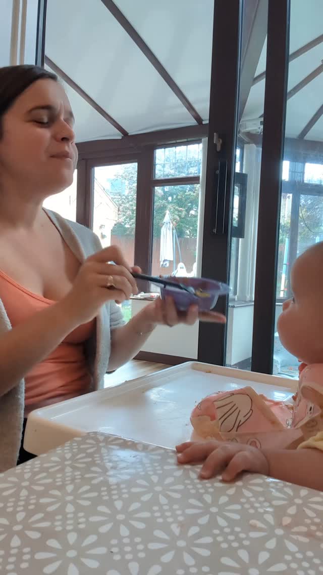 When you have to keep the practice going, but it's dinner time 😂
Having children completely changed my voice, and as a classically trained girl who is now singing mostly pop and musical theatre, I have a LOT of work to undo bad habits and discover the best technique. I will be having lessons for this, I can't do it alone, but for now while I have this little mouth to feed (and another slightly bigger mouth), I'll have to stick to practice whenever I can, and learning tips and tricks from my favourite Instagram vocal expert accounts! Thanks @singwithbish @1108vocalstudio @marymargaretvoice and other accounts for helping me do this at home 👋
#singer #practice #vocalist #improve #dinnertime #babygirl