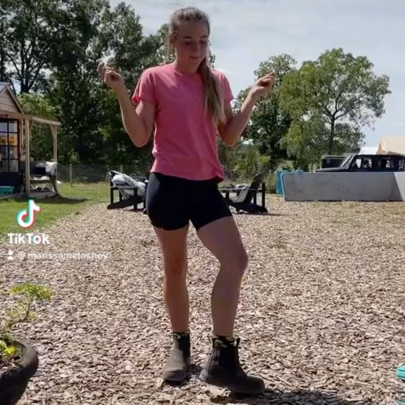 When @girls_can_frame build your home! We are honoured to have this team build our farmhouse!
#GotMoxie #MoxieLife #Adventure #Framer #TradesWoman