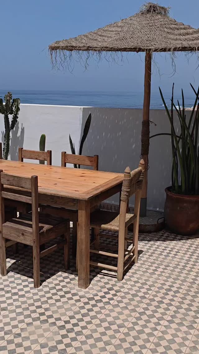 ☀️ Rooftop vibes, Anza style 🌊
There’s nothing like kicking back on the rooftop after a full day of surf and rolls. From here, you can watch the waves roll in, hear the ocean, and soak in those endless beach views.
Breakfast with the sunrise 🌅, afternoon laughs with friends, and evenings watching the surf glow in golden hour — this is where the magic happens.
At Rip and Roll, it’s not just about training and surfing… it’s about connecting, relaxing, and enjoying everything this beautiful place has to offer. 🏄♂️🤼♂️
📍 Anza, Morocco — beach at your feet, ocean on the horizon, and good vibes all around.
#BJJ #BrazilianJiuJitsu #SurfCamp #Taghazout #RipAndRoll #SurfAndBJJ #BJJCamp #BJJAndSurf #MoroccoCamp #WinterSun #BJJLifestyle