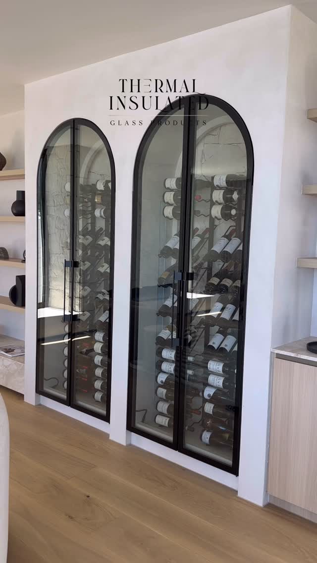 CASA LUCA — Built by @poyzersawyer 🍷
One of our favourite design wall cellars to date, featuring our signature TIGP glazing for a sleek, modern finish.
#thermalglass #heatedglass #winecellardesign #winecellar #winefridgegoals #winedisplay #tigp #builder #development #design #interiordesign #architecture