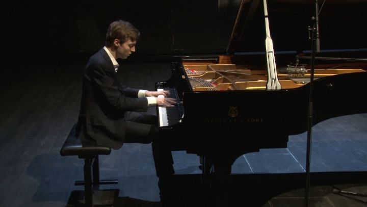 The last 2,5 pages of György Ligeti's 'Fanfares'.. A real challenge, but so much fun to play! Listen to the whole thing on YouTube (link in bio).
@zhdkmusic
#zhdkdiplomas21