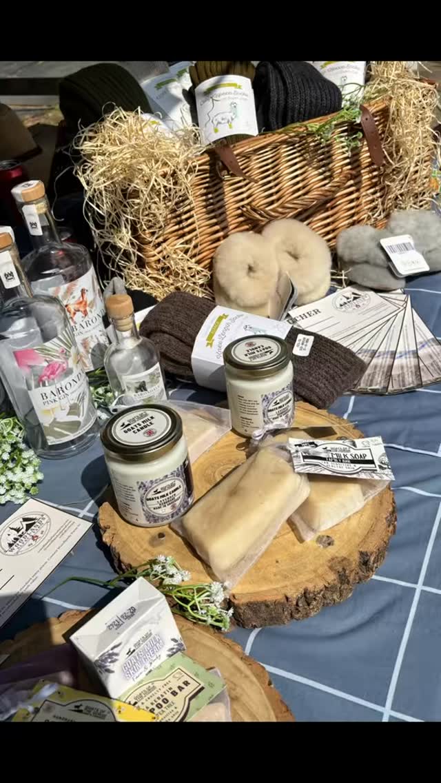A snippet of yesterday 🛍️ #artisanmarket #community #alpacafarm #cheshire #farmday #warringtonfarm #funday #warrington #cheshire #sweettreats #food #cheshirecheeses #woodlandsalpacafarm
