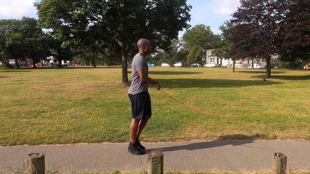 Still got it 😉
#skippingrope #fitnessmotivation #keepfit #outdoortraining #jumprope #weightlosstips @fitness_track_ig @fit_models_promotion_