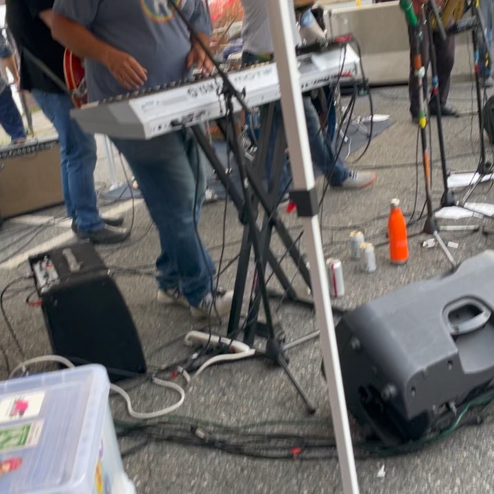 @krushfaktory was rocking it tonight @sensimagazine event in Medford! Great tunes and so fun re-connecting with great friends.