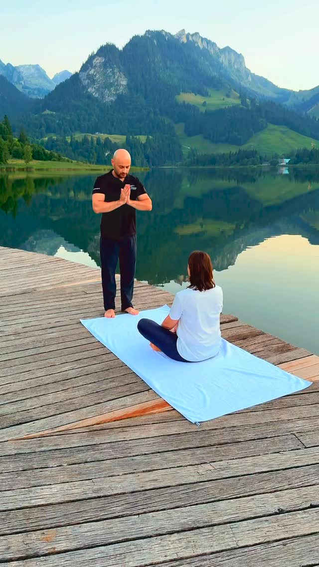Parfois, un geste, une lumière, un souffle… transforment l’ordinaire en art.
Massage, mouvement et nature, au bord du Lac Noir, quand le soleil s’incline derrière les montagnes. 🌅💆♂️ #regionfribourg #MassageFribourg #MassageSuisse #MassageTherapeutique #LacNoir #Schwarzsee #MassageArt #WellnessJourney #ArtDuMassage #SunsetVibes #MODMassage
