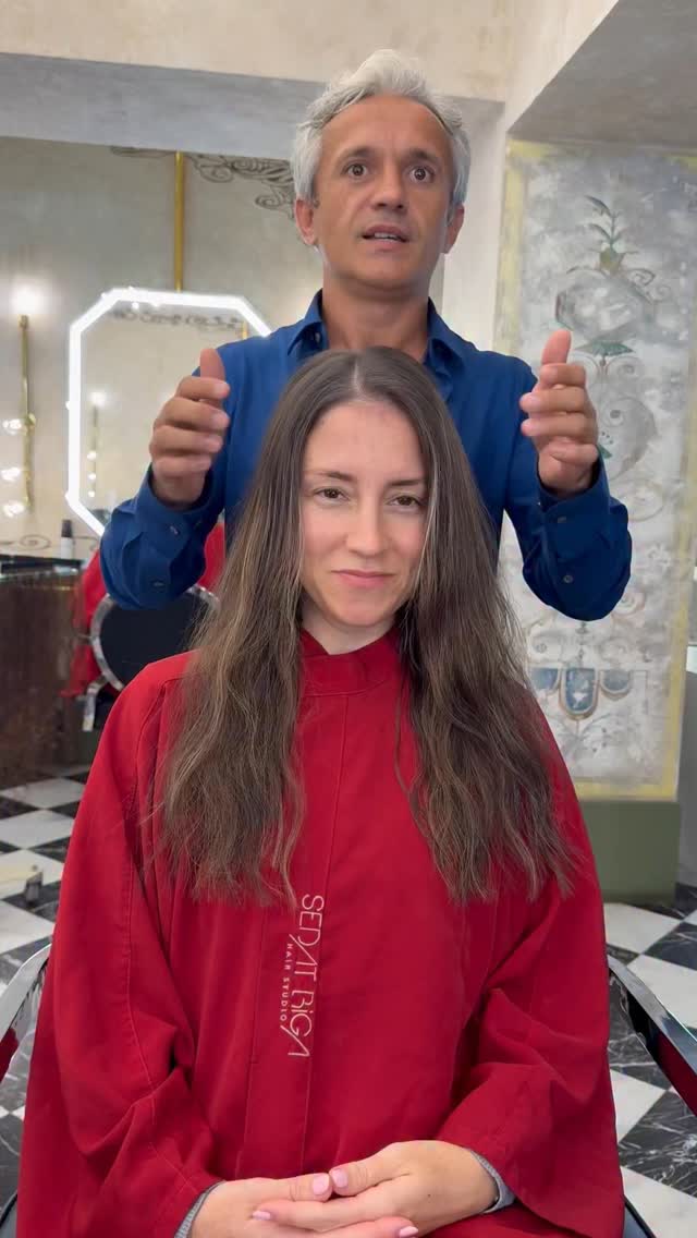 Sadece 250 adet medikal kaynak kullanarak uzattığım nadir örneklerden bir uygulama ❤️
.
⚠️ Mikro ve medikal kaynak yaptırmayı düşünüyorsanız lütfen kendinize bu soruları sorun :
✅ Saçlarım doğal ve hafif hissedilecek mi ?
✅ Saç derimde batma veya ağırlık hissi olur mu ?
✅ Kullanılan saçın kalitesi bana uygun mu?
✅ renk şekil hacim ve doku uyumunu dikkate alacak mısınız ?
✅ Saçlarımı topladığımda veya rüzgarda kaynak belli olur mu ?
✅ Saçlarım günlük kullanımda istediğim gibi şekil alabilir mi ?
✅ Uzun vadede kendi saçımı uzatma imkanı verir mi yoksa her yaptırdığımda saçlarım diplerden azalacak mı ?
✅ Çıkartırken doğal saçlarım kopar mı kendi özel solüsyonuyla mı çıkartıyorsunuz yoksa aseton alkol ya da tiner mi kullanıyorsunuz ?
💫 Ayrıca kendinize şunu da sorun:
• Kendimi daha bakımlı ve özgüvenli hissetmek istiyor muyum?
• Saçlarımın bana yakışan en doğal haliyle görünmesini istiyor muyum?
Çünkü gerçek bir mikro kaynak uygulaması, saçınızla bir bütün olur.
Hafifliği ve konforu sayesinde saçınıza zarar verme potansiyeli çok düşüktür.
Görünmez yapısıyla doğallığı ön plana çıkarır saçlarınızın devamı gibi görünür ve size özgüven katar.
✨ Eğer aklınızda sorular varsa ya da en doğru kararı vermek isterseniz, bizden ön görüşme randevusu talep edin.
+90 (533) 776 64 74
.
#sedatbiga #mikrokaynak #medikalkaynak #nisantasi