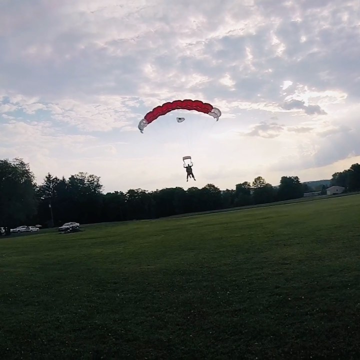 Landing doesn’t mean the fun is over, it just means it’s time to do it again! 🙌🪂👏 #tandem #skydive