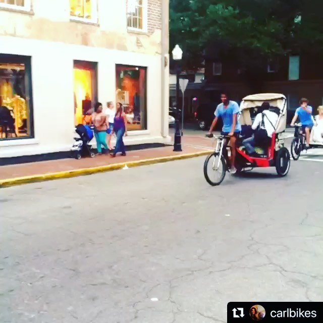 Flash back to the #savannahwedding parade! 💐🛺❤️
#savannah #pedicab #savannahpedicab #wedding #savannahgeorgia #savannahwedding #wedding #weddingplanner #tipsfortrips #elopement #pedicablovers