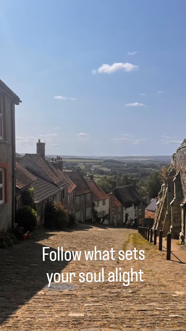 🎶🎶✨Make your ideas come true ✨🎶🎶
Use the power of suggestion by writing post-it notes and dotting them about your home. Listen to subliminal message audio tracks (like the ones we've carefully and lovingly created on our website), use sound healing to raise your vibration and magnify your manifesting by
repeat the same positive affirmations several times a day. Set a daily timer on your phone with a positive mantra....
It really doesn't really matter which method you choose (&it sure as heck won't hurt to choose them all) just so long as you decide on your goal, let the universe know and be ready to make positive changes to let things start to take shape.
You really are far more powerful at creating the life you want than you will ever realise. The trick is to follow what sets your soul alight, and then take one step at a time to make it happen ✨
#positivethinking #goalsetting #neuroplasticity #retrainthebrain #retrainyourbrain #brainfog #focus #positivity refindyou #dowhatmakeayouhappy #chooselaughter #choosejoy #recalibrate #projectrecalibrate #cognitiverewiring #soundhealing #subconciousmind #subliminalmessages #subconscious #energyhealing #manifesting #resonance #rebalance