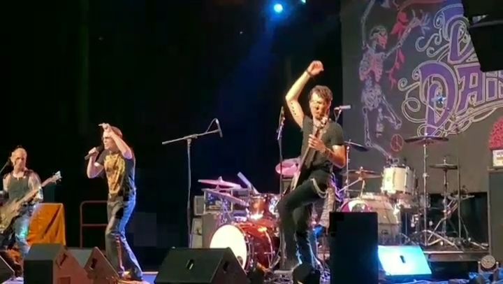 New @stereofeet music coming soon!
#rock #rockmusic #rockguitar #line6 #thedeaddaisies #rocknroll #hardrock