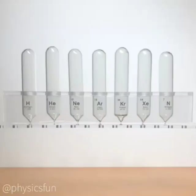⚛️P.l.a.s.m.a.⚛️ That other state of matter we don't talk about too much.
The Tesla coil⚡excites these Noble gases and tada! A beautiful plasma-ry glow🌌. Argon Fluorescent lightbulbs harness this to cause Argon to emit U.V. light which causes the white Phosphor lining of the bulbs to glow 💡. #tutor #argon #xenon #noble #sciencetuition #scienceiscool #biology #chemistry #physics #plasma #tesla #lightbulb #💡 #⚡#aqa #ocr #edexcel #gcse #alevel #gcsephysics #revision #gcses2020