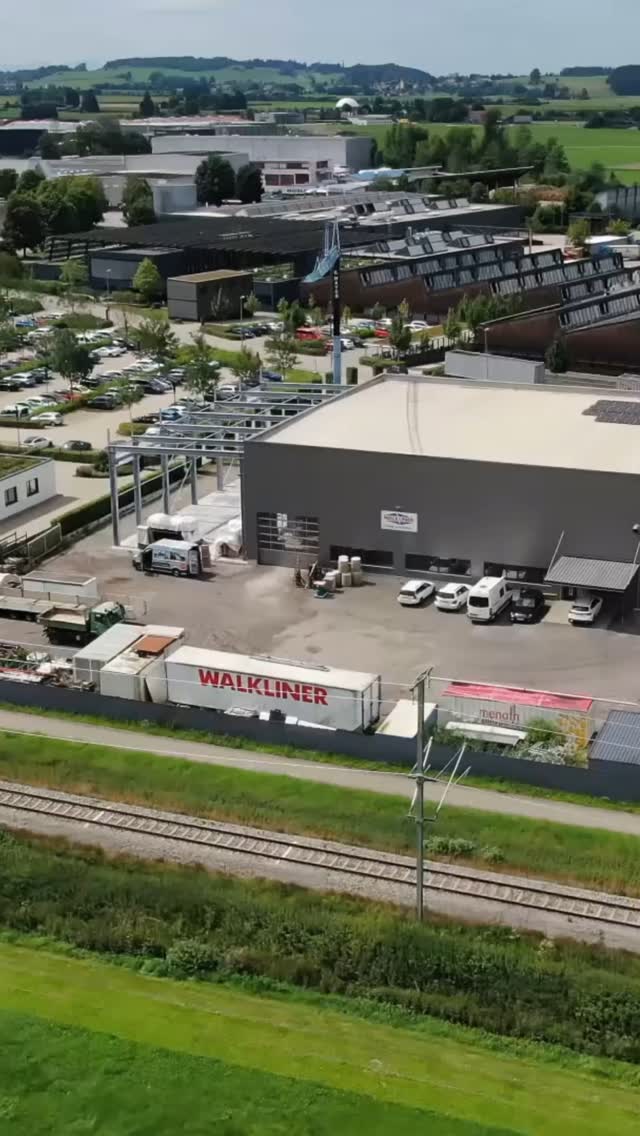 🚀 Neuer Raum für Wachstum! 🏗️
Für unseren Kunden in Leutkirch durften wir den Anbau einer Fertigungshalle umsetzen – von der Planung über die Fertigung bis zur Montage der Stahlkonstruktion.
Die prüfpflichtige Statik und Konstruktion kamen von uns. Fundament, Dach und Wand (folgt) in starker Zusammenarbeit mit lokalen Partnern aus der Region.
#Stahlbau #Allgäu #Leutkirch #Teamwork #Hallenbau #teamgast