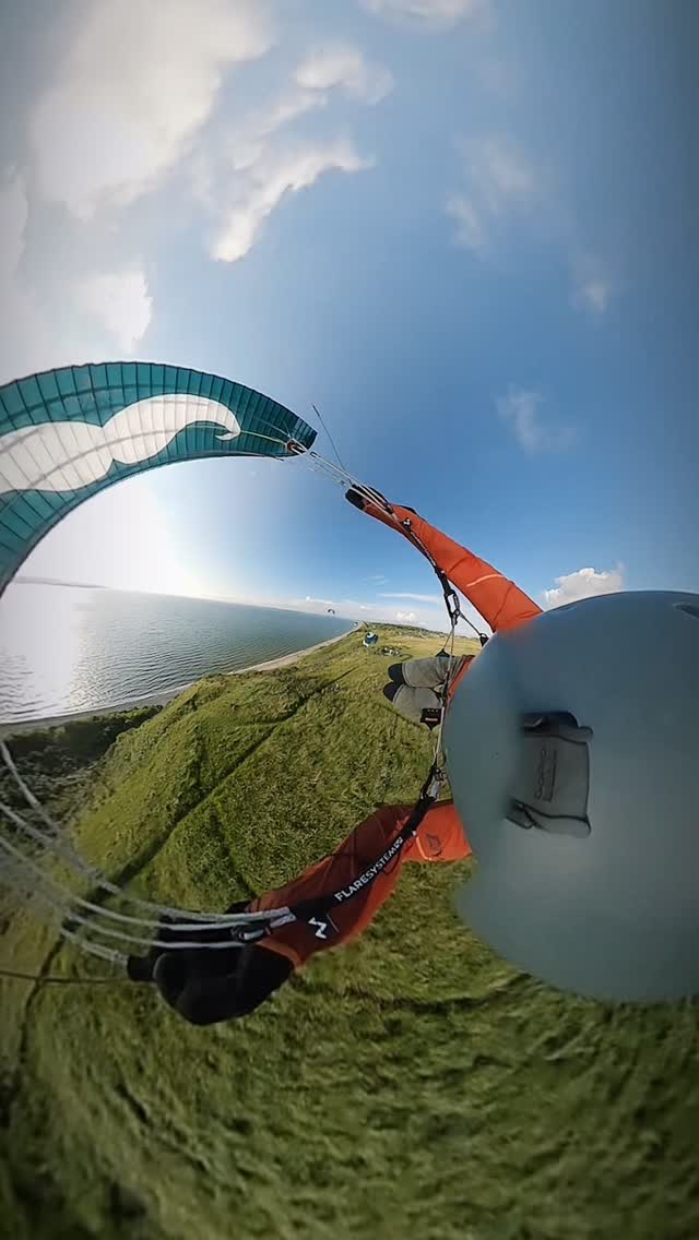@go.flare.global @proximityflight @cactusoutdoor @teva_newzealand @_paraglidingworld_ @paraclinicsaotearoa @paragliding_family @paragliding.epic
-
-
-
#beyond_gravity #go_flare #flaremoustache #flareline #speedflying #prospeedflying #paragliding #parakites #miniwing #extremesoaring #denmark #denmark🇩🇰 #worldtour #toftumbjergecamping #toftumbjerge