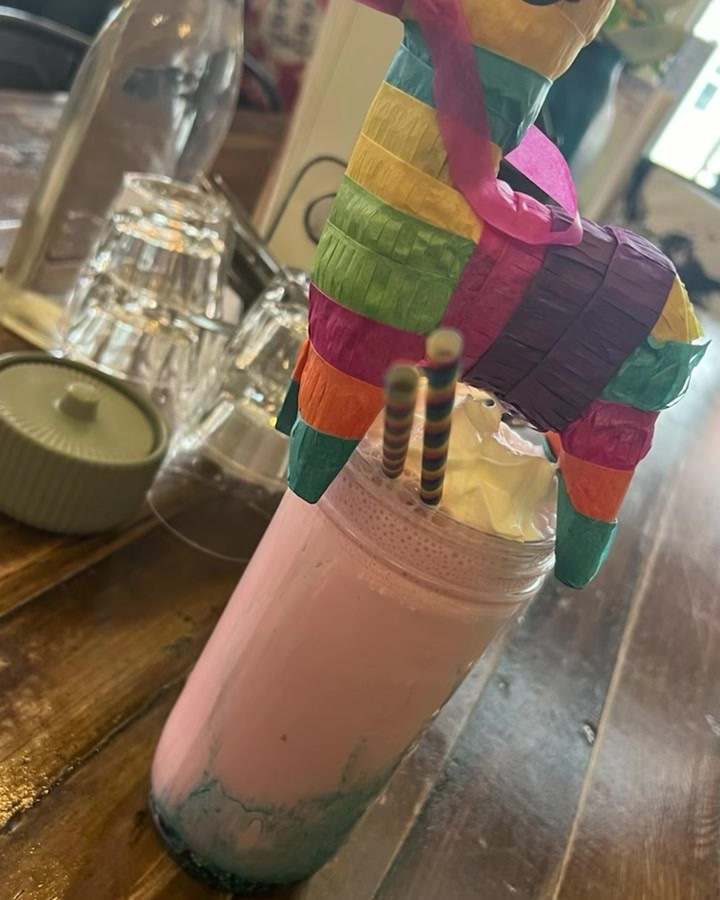 Shake Time #melbournefood #melbournefoodiefinds #whatsonmelbourne #breakfast #visitmelbourne #melbourneinfluencer #melbourneblogger #cafeculture #caferacers #melbourneeats #coffeeshop #cafehopping #thegeneratorurbaneatery #thegeneratorurbaneatery #foodbloggersaustralia #gourmetfoods #eatingfortheinsta #mothersdaycake #mothersdayspecial #MothersDay #mothersdaycookies #lovefoodhatewaste #dogcafé