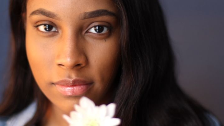 keep growing, keep glowing !
p.s i use this serum daily and it's amazing !
photographer: @cocoshawvisuals
brand: @thenaturalglowco
location: @renaissance_studios_