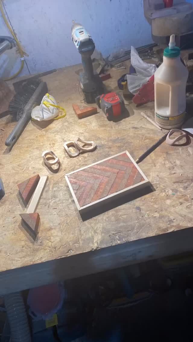 Herringbone cheeseboard! #woodworking #artisan #cheeseboard #charcuterie