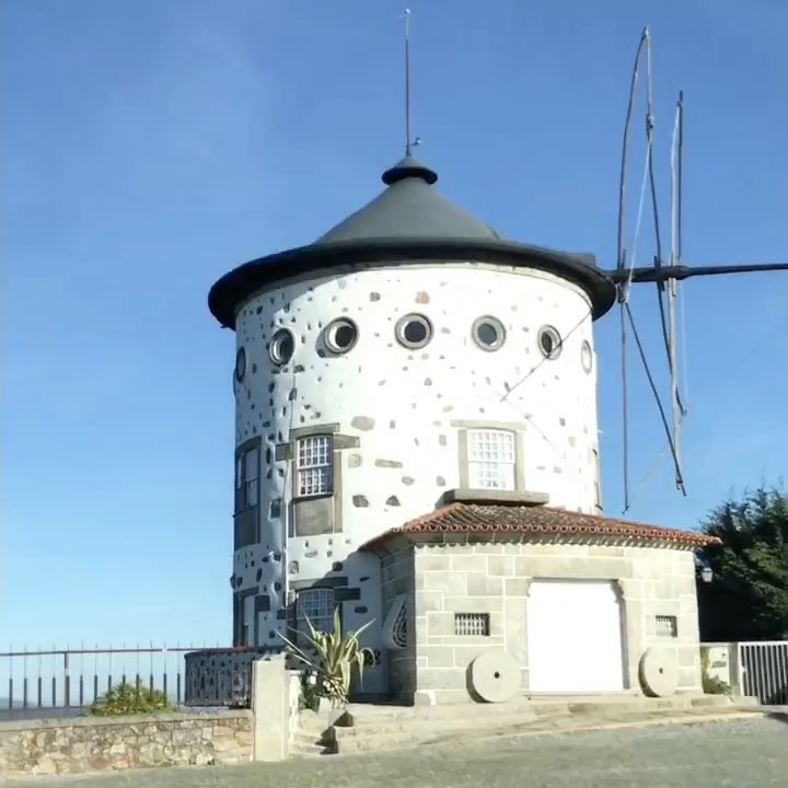 All the way up to @themoinhohouse 🔝 Located on top of monte S. Félix, the location allows you to enjoy beautiful views! Watch it until the end 💛
.
.
.
@airbnb #airbnb #airbnblife #airbnbhomes #airbnbhosts #airbnbphoto #portugal #portugalcomefeitos #porto #visitporto #visitportugal #lighthouses_windmills_gs #hosting #travelgirl #holidayhome #living_europe #portolovers #porto_ig #igersportugal #igersporto #riding #allthewayup #travel #instadaily #instapassport #passionpassport