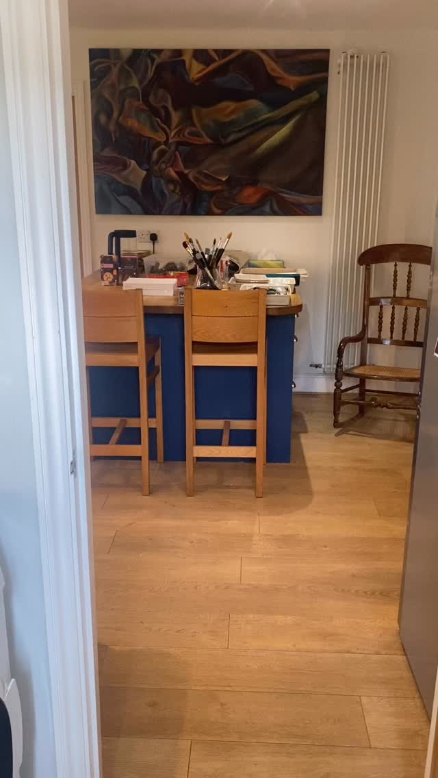 Ways With Landscape Summer Eve Workshop all set up and ready to go with my lovely attendees in about an hour.
It’s been crazy hot today but the kitchen is cool, resources are set, the soft sinks on ice and we’re ready to go.
Really looking forward to forward to this one.
Head over to my website - link in bio to see my other workshops which will open up in the Autumn.
#visitwatlington #contemporarylandscapepainting #oxfordshireartist #artworkshops #oxfordshirecountryside #artforyourhome #inkandbleach #try something new