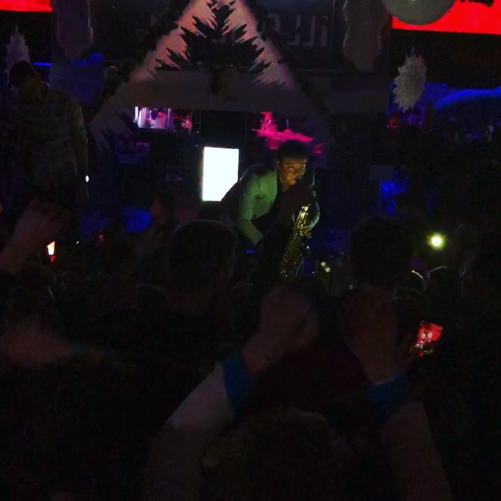 La Folie Blanche
❄️
⚜️
#sax #saxophone #saxplayer #henriselmerparis #selmer #axos #seles #altosax #saxanddj #dj #gottsu #electro #music #live #party #night #nightclub #lalilloise #dance #club #clubbing #network #christmas #lovemyjob #musician #musicianlife #music #lille #lillemaville #frenchtouch