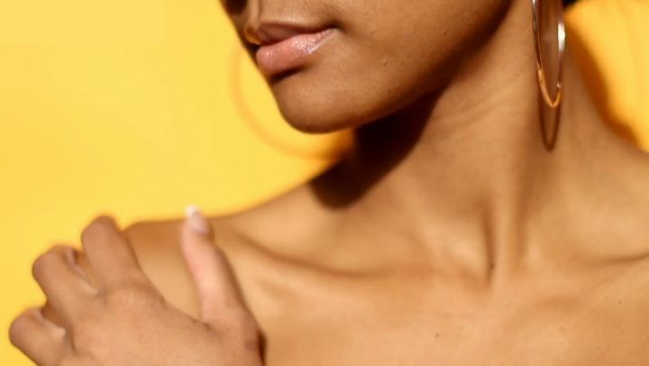 this is what your skin will look like if you drink your water, mind your business and use @tropikalsundai_
absolutely loved shooting this and can't wait for them to launch on the 28th august. follow their page to make sure you don't miss it.
photographer:@cocoshawvisuals
brand: @tropikalsundai_
location:@renaissance_studios_