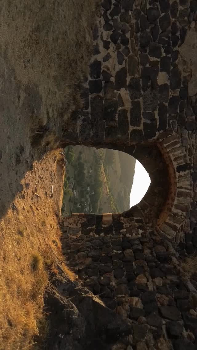 Un château vu d’en haut! 👀
#vol #drone #nature #paysage #photographie #vol #chateau #ancien