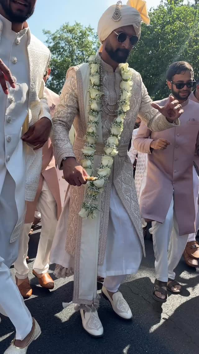 POV: JAYS BOYS SHOWED UP
Couple @meeshali_p @jaypat95
Content Creator @rishcreations24
Wedding Planners @shaadifactory
Photo Video @amiphotovideo
Decor @abhishekdecorators
DJ @dnseventsolutions @itsdjsmith
Makeup @flawlessbeautybypauline @laurenberlingerimakeup @beautybyjasbina
Photobooth @eliteboothsnj
Caterer @chowpattyfoods
Dessert @mr.paanwala
Car @monacoexperiences
Custom Stationary @inktricatedesigns
Saffa @saffasforweddings
Venue@marigold_nj
#weddingweekend #outfit #transition #inspo #2025bride #indianwedding #2026bride #weddingcontent