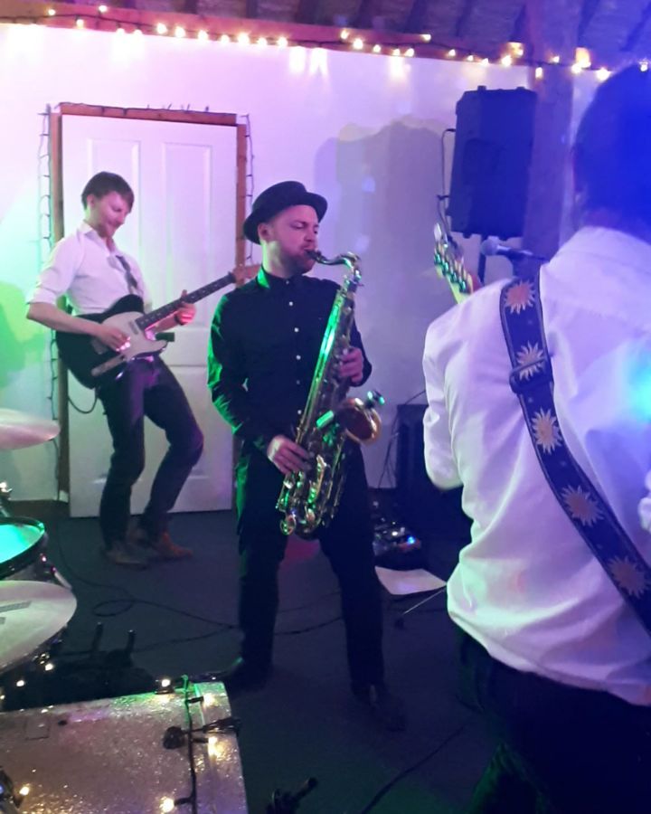 Who doesn't love a bit of sax? We do have the option to expand our four piece if people ask. Here's Rob ripping up from James Brown with us!
#themadhattersteapartyband #rockcoversband #funkcoversband #weddingpartyband #westsussexwedding #jamesbrown #coverspartyband