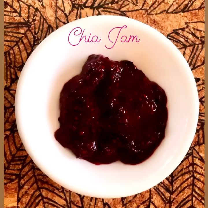 This is my recipe for extra yummy š low sugar chia jamā¦
š1-2 cups of berries (fresh or frozen)
š2 tablespoons of chia seeds
š1 tablespoon of rice malt syrup
Add all ingredients to a small pot and warm on a low heat, stirring constantly until bubbly and thick.
Cool, put in a clean jar and enjoy!
Keeps for 2 weeks in the fridge.
#chiaseeds #chiajam #lowsugar #ricemaltsyrup #iquitsugar #berries