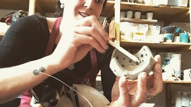 una nueva colección ya está en fabricación // a new collection is already in manufacturing // eine neue kollektion ist bereits in arbeit 🧚🏼♂️🧚🏼♀️🧚🏼♂️🧚🏼♀️ * * * *
#ceramicaceramicskeramik #lozadelftwaresteingut #fabricaciónmanufactioningherstellung #trabajoenprogresoworkinprogressinarbeit #luzlightlicht #100% #hechoamanohandmadehandgemacht #ceramica #ceramics #keramik #loza #delftware #steingut #fabricación #manufacturing #herstellung #trabajoenprogreso #workinprogress #inarbeit #luz #light #licht #hechoamano #handmade #handgemacht #pottery #instapottery #oha_saskia_tuerk #staytuned
music: sigur rós - hoppípolla