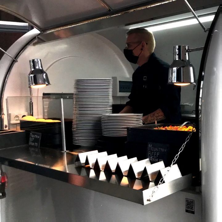 Der neue Rebel Trailer im Einsatz bei Rauschenberger Catering.
Unser Trailer für deine Träume 💡 ist universell einsetzbar für Informationsstand, Messestand, Verkauf oder Food Trailer. Jetzt reservieren.
Die hast eine Idee oder einen Traum, dann bist du hier richtig.
Rebel-Racoon.de
@food.cuisine__
#foodporn #food #essengehen #stuggitown #stuggilove #idee #liebe #selbstständig #drinks #glück #geburtstag #mieten #geschäftsidee #racoon #rent #remsmurrkreis #stuttgart #cocktail #gin #bar #beef #lokal #erfolg #gewinn #gastronomie #koch #cocktails #geburtstag #bedifferent