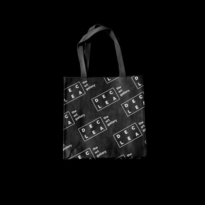 Tote bag for Declea, the art gallery. Programma di mostre innovative e sperimentali. BREWED WITH COURAGE 🔥
Scopri il progetto completo sul nostro account Behance.
—
#branding #graphicdesign #behance #designmilk #thebrandidentity #inspofinds #motiondesign #gif #brandidentity #logoinspiration #typography #solertestudio