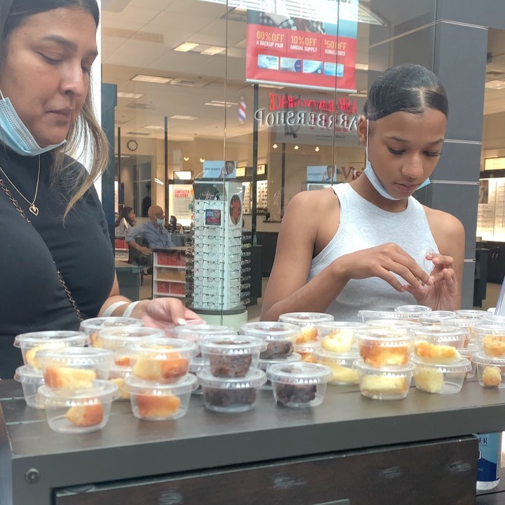 Customer reaction to my samples at pop up!! #buythepoundkakes Follow me, check out my website in my bio for pop up shop dates. I do delivery weekly on Friday or Saturday depending on weeks, if I’m not at pop up. I try to record but so busy with customers I get what I can but I have lots more of these types of reactions. Thanks for supporting me!!! 💙