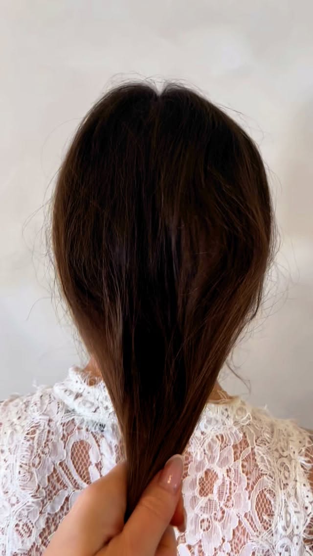 Hair dreams come true 💫
Using 20inch clip in hair extensions from @cliphairlimited , I created this stunning Hollywood wave half up on our beautiful model @meggymaybridal ✨
.
.
.
#bridalhairstylist #bridalhair #bridetobe #destinationbridalhairstylist #destinationwedding #timelessbrides #trendingbridalhair #ukbridalhairstylist #modernbrides #weddinghairstylist #hollywoodwaves #hairextensions #halfuphalfdownhairstyle