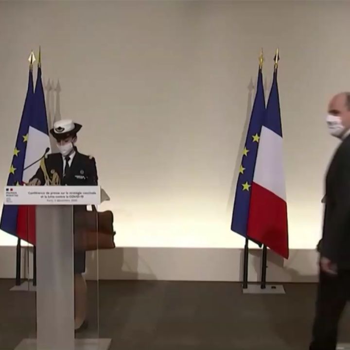 "Où sont mes lunettes?"
Se débarasser de ses lunettes est possible Mr le premier ministre! #lasiksurgery #jeancastex #presbyopia