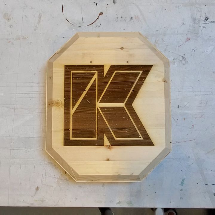 wood burning action for the #dirkgently #kellumknights display.
made from laminated pine boards, cut on the cnc, etched on the laser.
part of a fun project with proceeds going to www.irsss.ca more info at @captaingauthier check out his page!