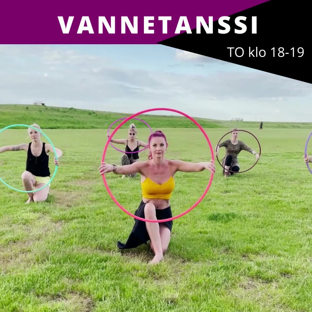 Torstaisin 3.2.- 19.5.2022
klo 18-19
Ei tuntia hiihtolomalla 28.2. –26.5.2022
Tule kokeilemaan vannetanssia rennossa ja mukavassa ilmapiirissä!
Jatkuvasti suosiotaan kasvattava vannetanssi on luova tapa kehittää koordinaatiota, polttaa kaloreita, metsästää keskivartalon syviä lihaksia sekä pitää hauskaa.
Kurssit sisältävät lainavanteet tuntien ajaksi!
KURSSISISÄLTÖ
Kevään vannetanssikurssilla opettelemme vannetanssin tekniikkaa sekä helpohkoja sarjoja, jotka yhdistämme mukaansatempaavaan tanssikoreografiaan. Tunnin sisällöstä puolet painottuu tekniikkaharjoitteisiin ja toinen puoli koreografiaan.
TASO
Alkeet-alkeisjatko. Kurssin vaikeustaso määräytyy osallistujien tason mukaan. Kurssin aikana teemme erilaisia vannetanssiharjoitteita ja etenemme ryhmän tason mukaisesti. Harjoitteista löytyy sekä helpompia että haastavampia versioita, joten voit tulla mukaan vaikka vanne välineenä olisikin sinulle suht uusi tuttavuus.
OHJAAJA
Kurssiohjaajana toimii ammattitaiteilija Katra Solopuro, jolla on yli viidentoista vuoden kokemus vannekäsittelystä sekä esiintymisestä kansainvälisillä lavoilla.
HINTA
190 € (sis.alv 10%)
Kausi on mahdollista maksaa kahdessa erässä laskulla tai yhdessä erässä verkkomaksuna ennakkoon.
ILMOITTAUDU
www.luminastudio.fi/kevät2022