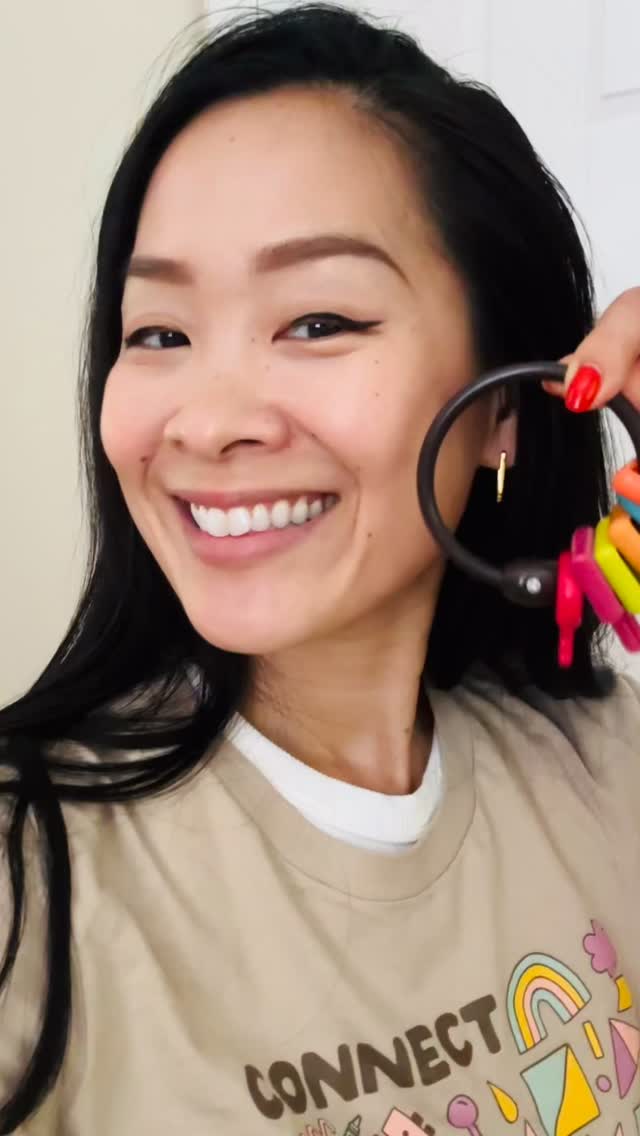 What do all kids seem to love?
🗝️Toys with doors & keys! 🚪
Perfect for hiding surprises, sparking conversation, and keeping little hands busy while we work on big communication goals 💬 🌟
#TalkAndPlayTuesday #ParentTips #SLPApproved #PlayToTalk #ConnectThroughPlay #LearningThroughPlay #SLPMom #SpeechTherapyAtHome #EarlyLanguageTips #speechandlanguagetherapy #ellicottcityslp #pediatricslp