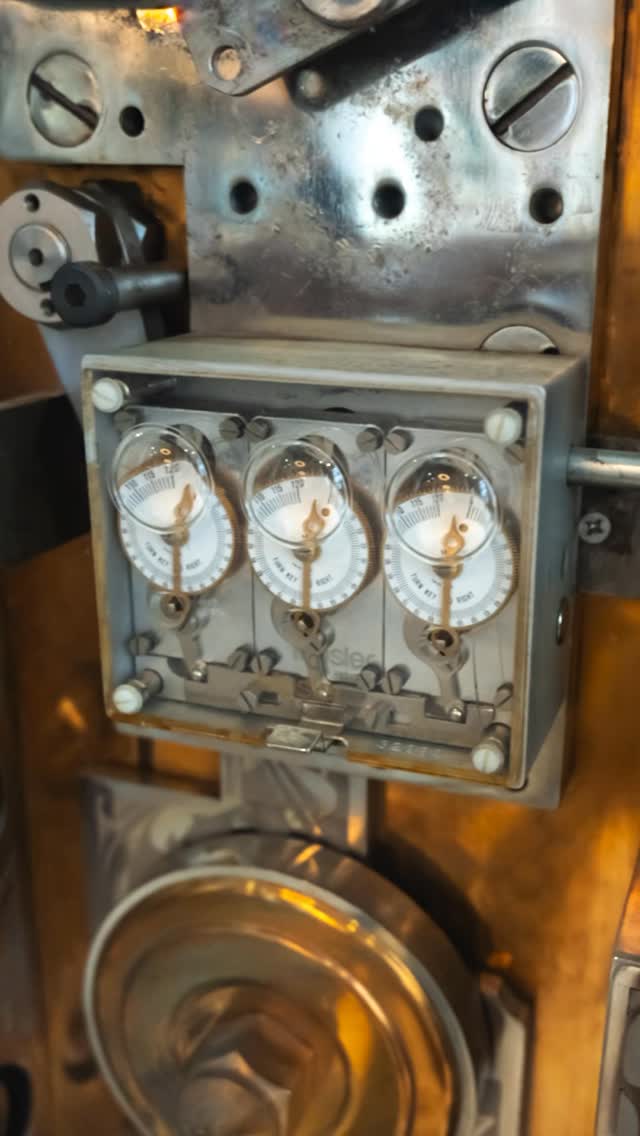 I recently spent the day meandering Roanoke’s streets, playing with my camera, chatting with locals, and hunting textures and leading lines.
No agenda. No deadlines. It was such a breath of fresh air that I’m going to plan to meander more often.
#RoanokeVA #StreetPhotography #TextureHunting #LeadingLines #VirginiaPhotographer #ContentCreation #CreateAndCapture